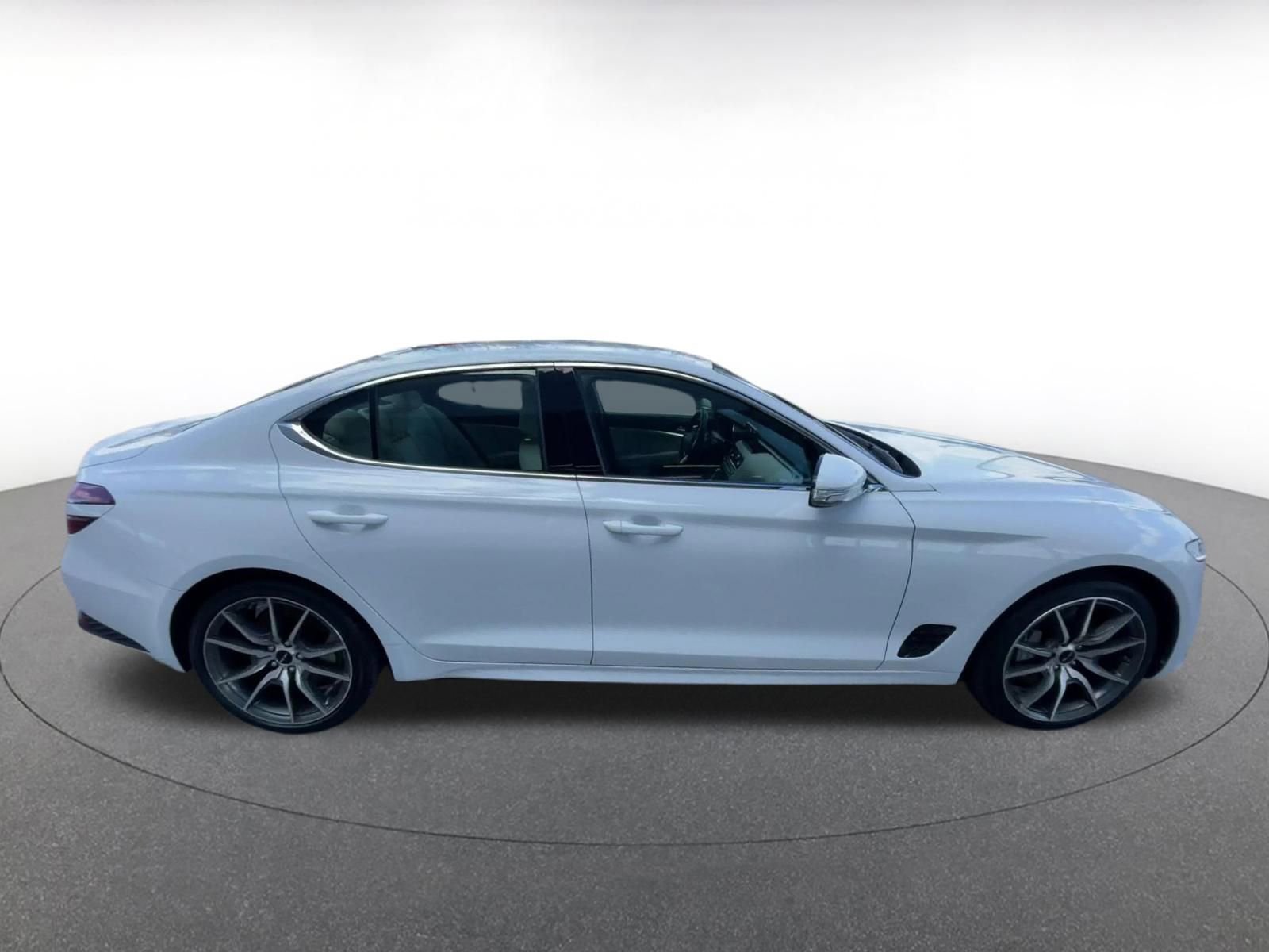 Used 2025 Genesis G70 2.5T image 16