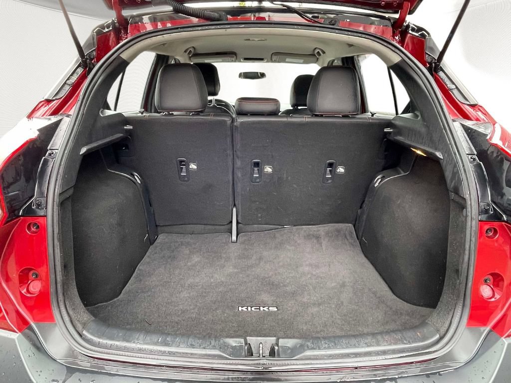 Used 2019 Nissan Kicks SR w/ SR Premium Package FWD image 9