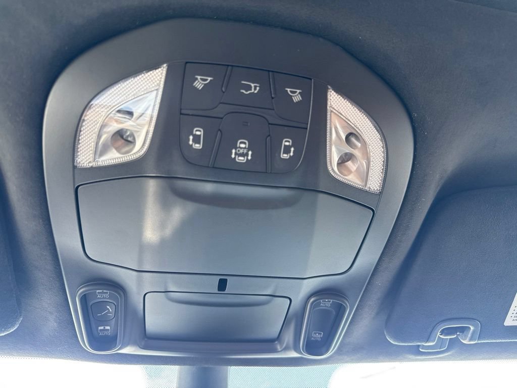 Certified 2023 Chrysler Pacifica Pinnacle FWD image 29