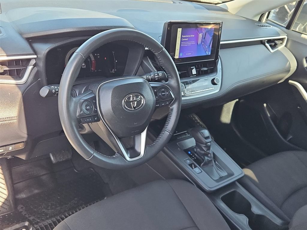 Used 2026 Toyota Corolla Cross LE FWD image 2