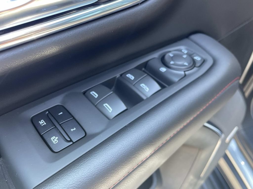 Used 2023 Chevrolet Suburban RST AWD/4WD image 17