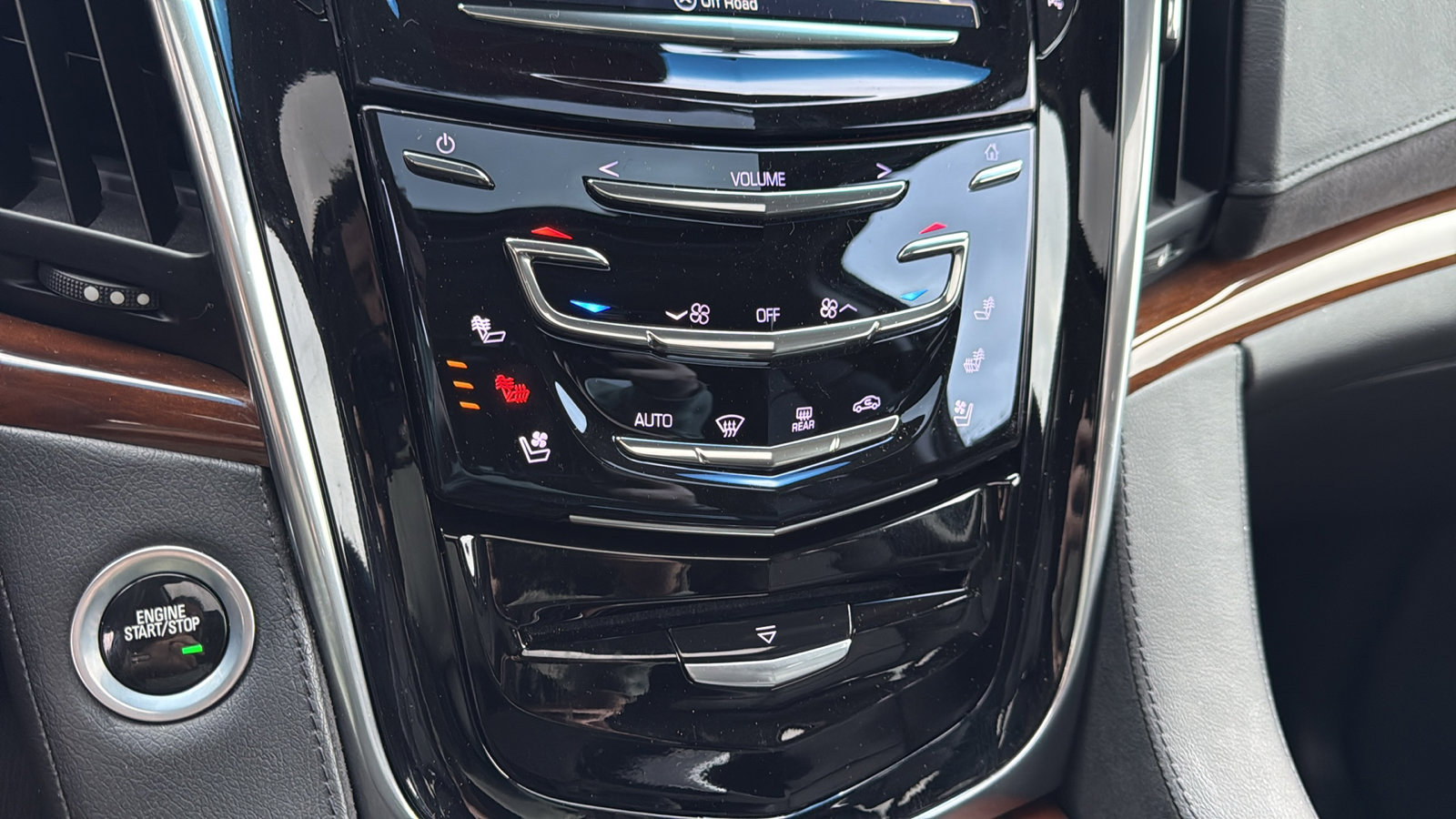 Used 2018 Cadillac Escalade Luxury image 22