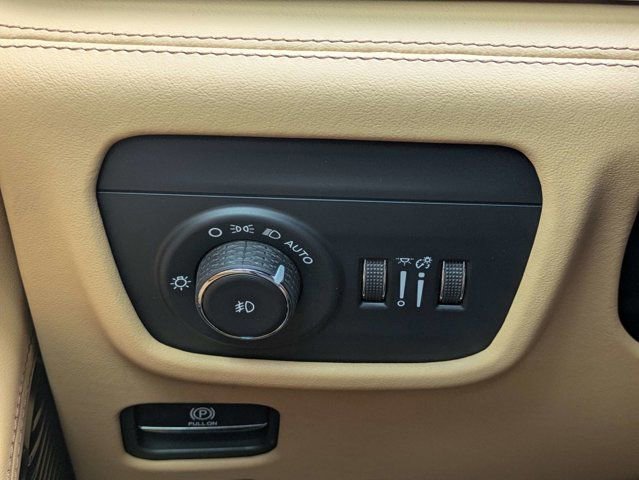 New 2026 Jeep Grand Cherokee L Summit w/ Obsidian Package AWD/4WD image 28