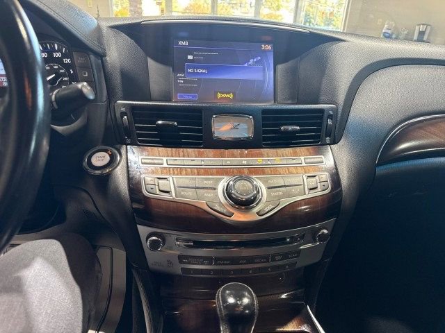 Used 2016 INFINITI Q70 Hybrid w/ Deluxe Touring Package image 19