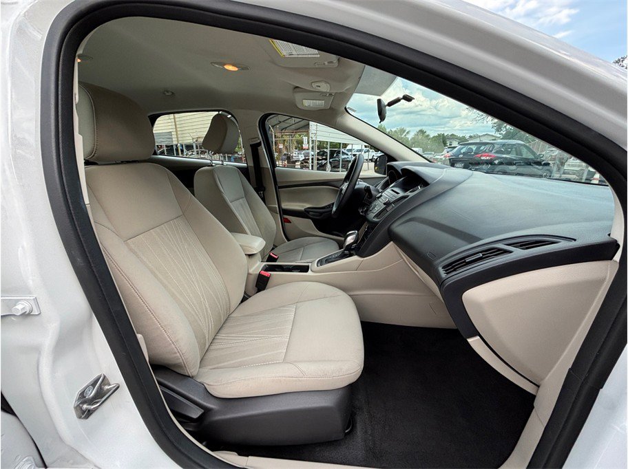 Used 2015 Ford Focus SE FWD image 30
