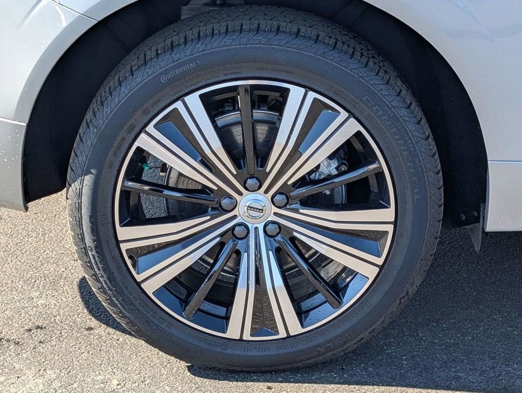 Used 2023 Volvo XC60 B6 Ultimate w/ Climate Package image 23