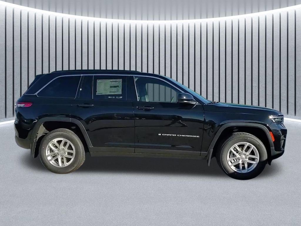 New 2025 Jeep Grand Cherokee Laredo X w/ Luxury Tech Group I AWD/4WD image 2