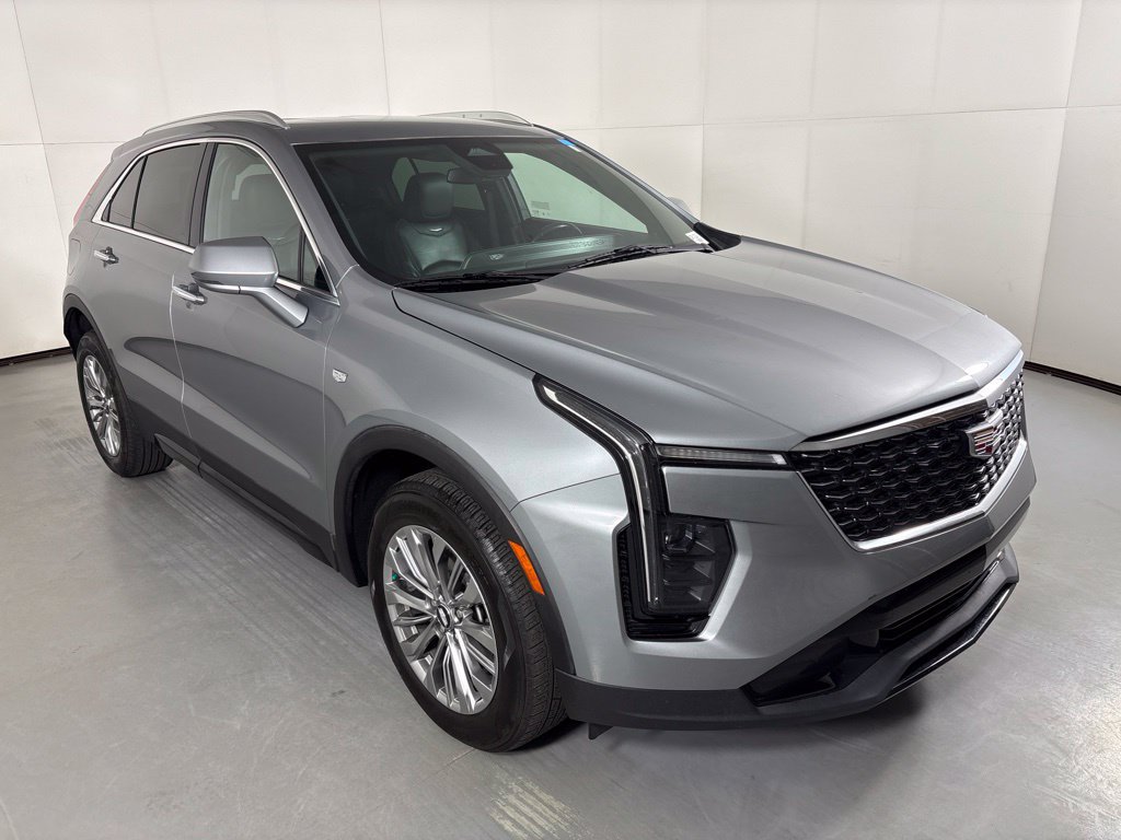 Used 2024 Cadillac XT4 Premium Luxury FWD image 2