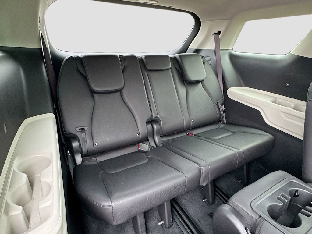 Used 2023 Kia Carnival LX image 34