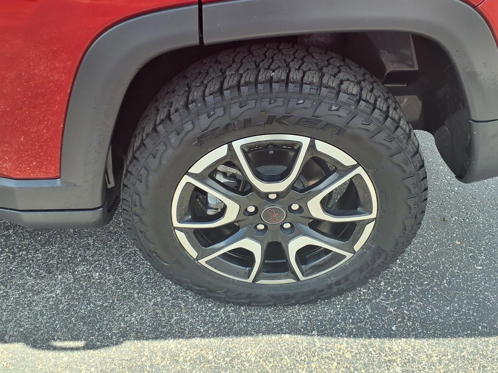 Used 2025 Jeep Compass Trailhawk image 25