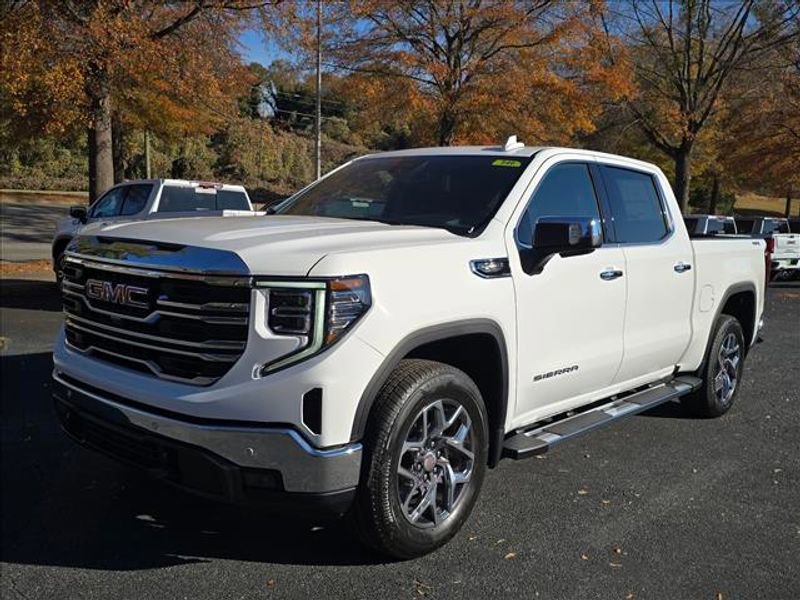 New 2026 GMC Sierra 1500 SLT image 19