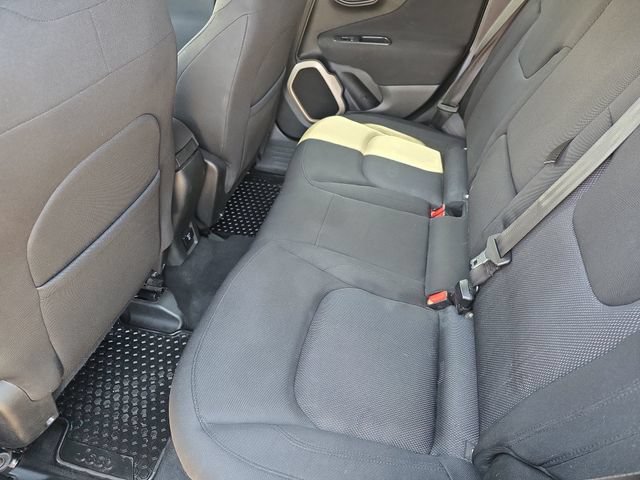 Used 2016 Jeep Renegade Latitude w/ Popular Equipment Group AWD/4WD image 16