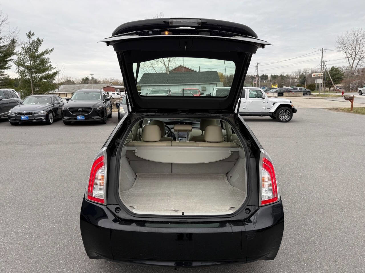 Used 2013 Toyota Prius Four w/ Deluxe Solar Roof Pkg FWD image 12