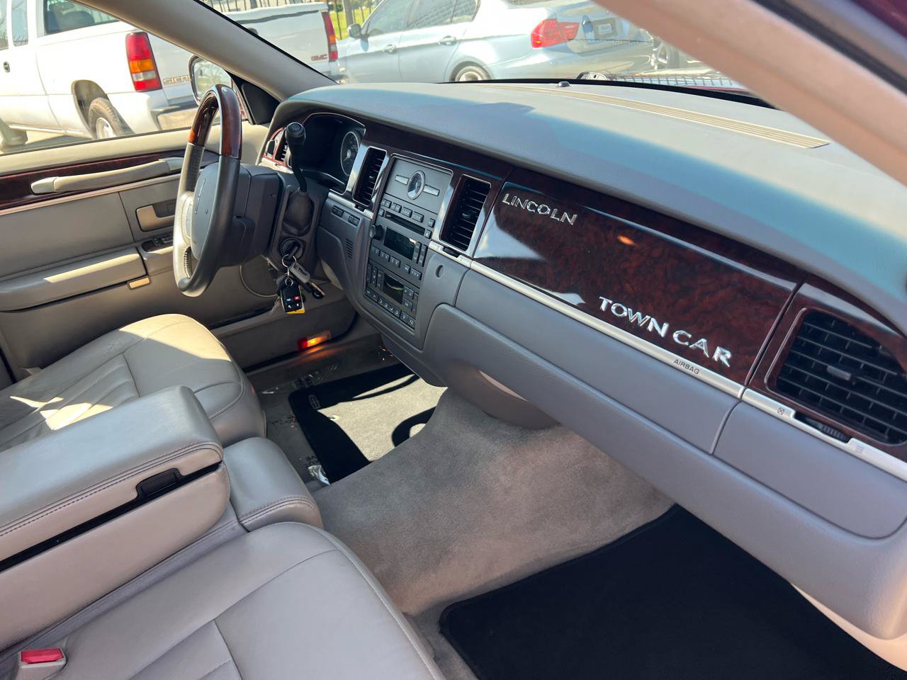 Used 2006 Lincoln Town Car Signature RWD image 83