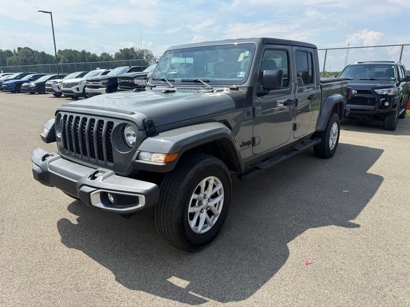 Used 2023 Jeep Gladiator Sport AWD/4WD image 2