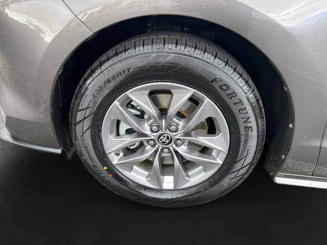 Certified 2024 Toyota Sienna XLE FWD image 11