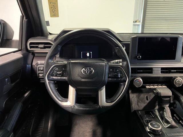Used 2025 Toyota 4Runner SR5 AWD/4WD image 21