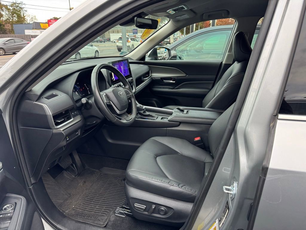 Used 2024 Toyota Grand Highlander XLE image 11