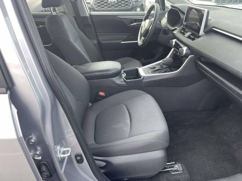 Used 2025 Toyota RAV4 XLE image 46