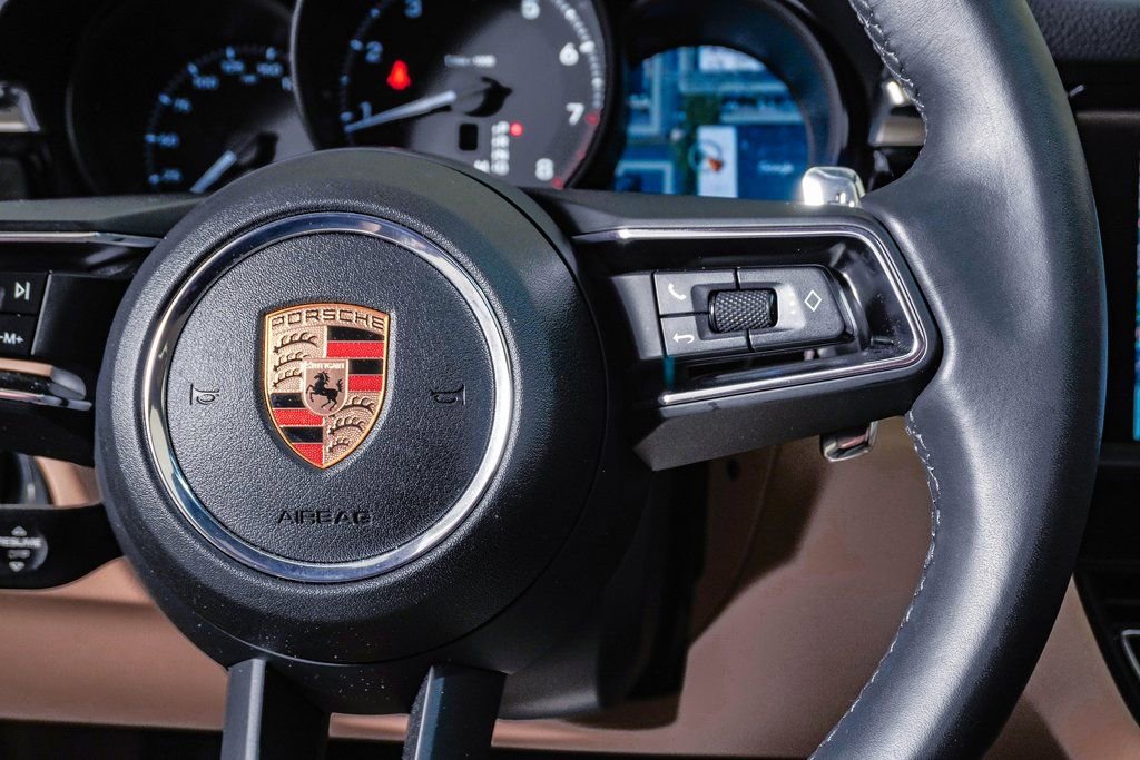Certified 2025 Porsche Macan image 18