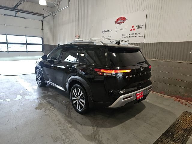 Certified 2022 Nissan Pathfinder Platinum w/ Cargo Package AWD/4WD image 5