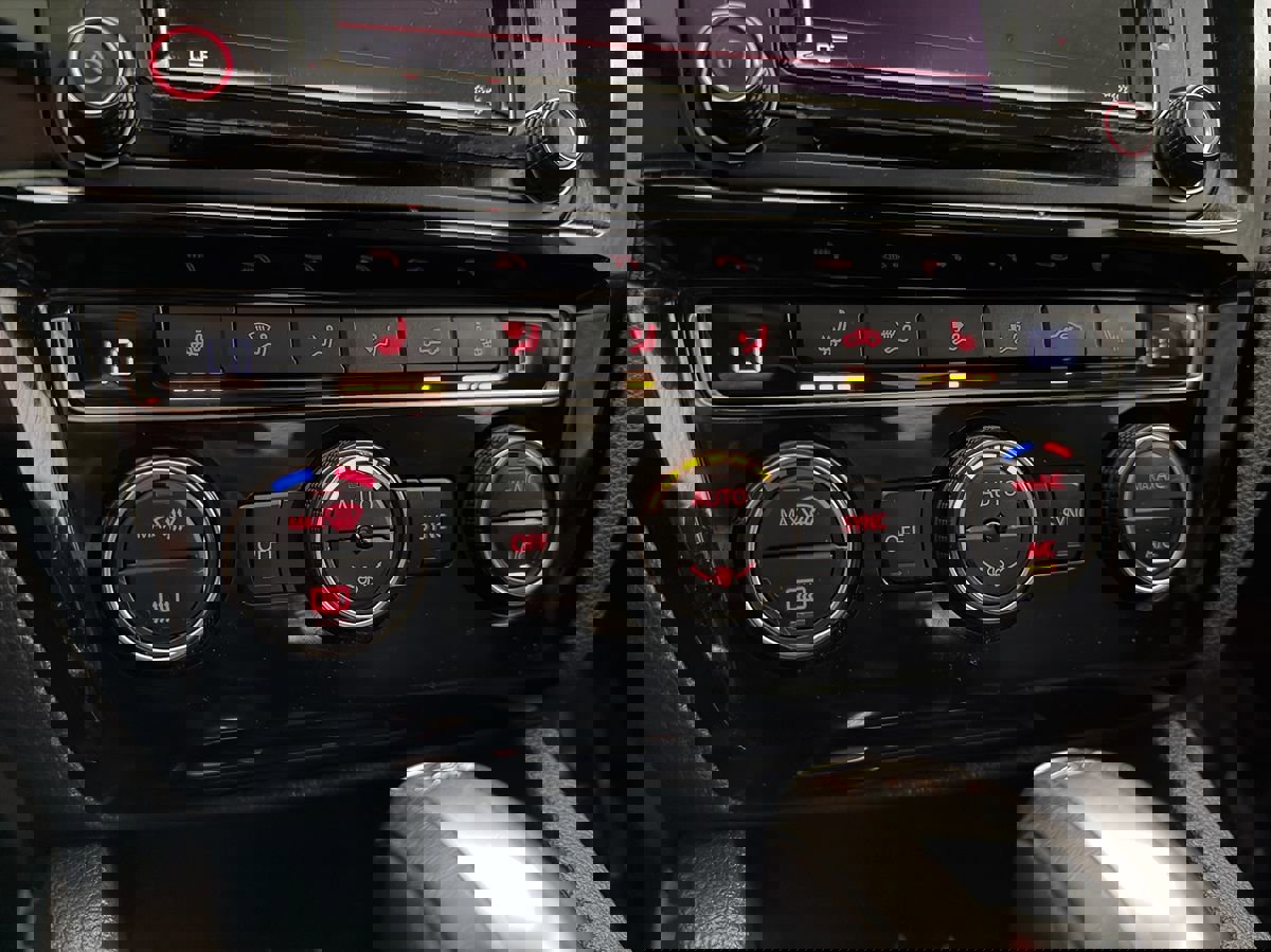 Used 2016 Volkswagen Jetta GLI SEL image 19