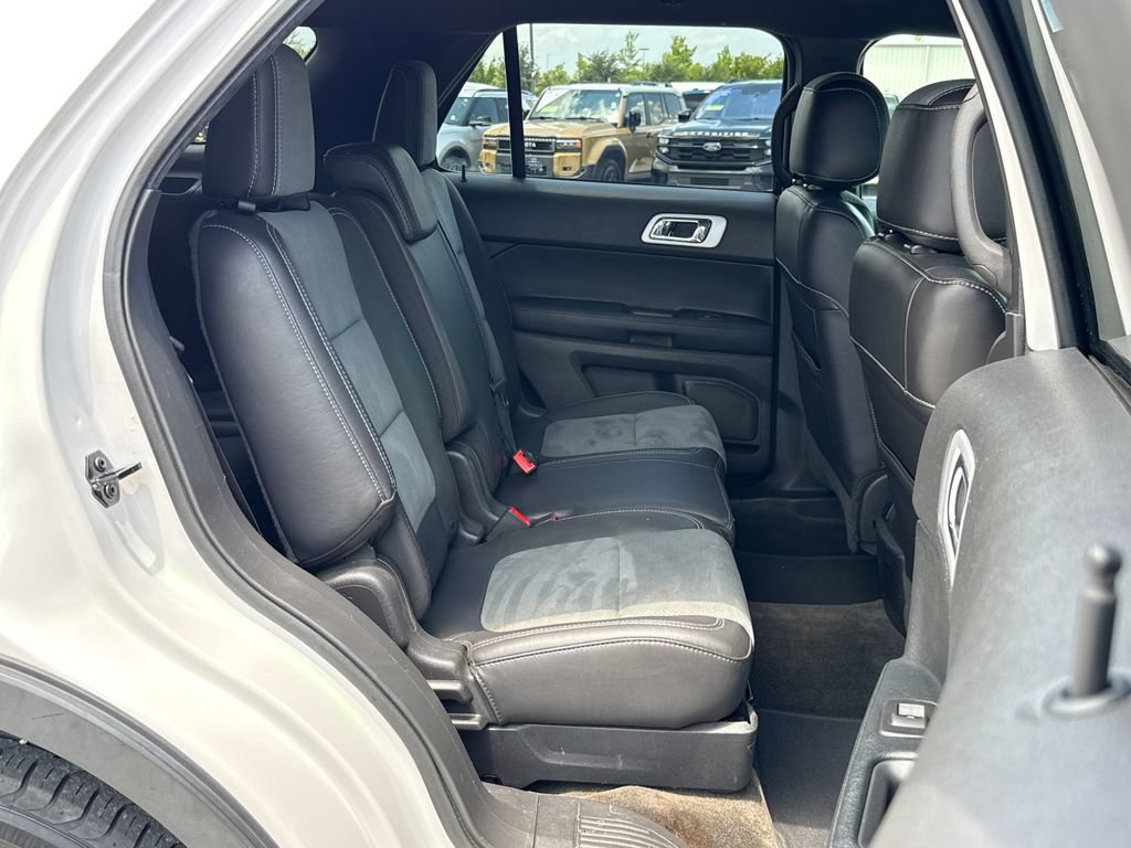 Used 2015 Ford Explorer XLT w/ Equipment Group 202B FWD image 26