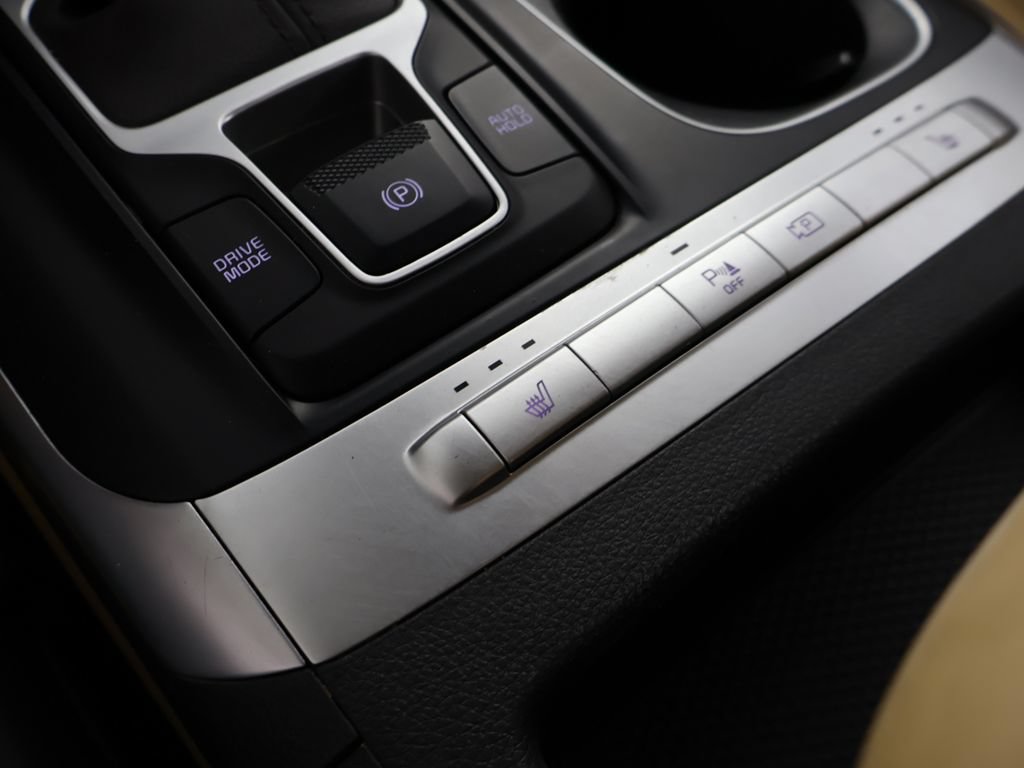 Used 2023 Kia Carnival LX FWD image 45