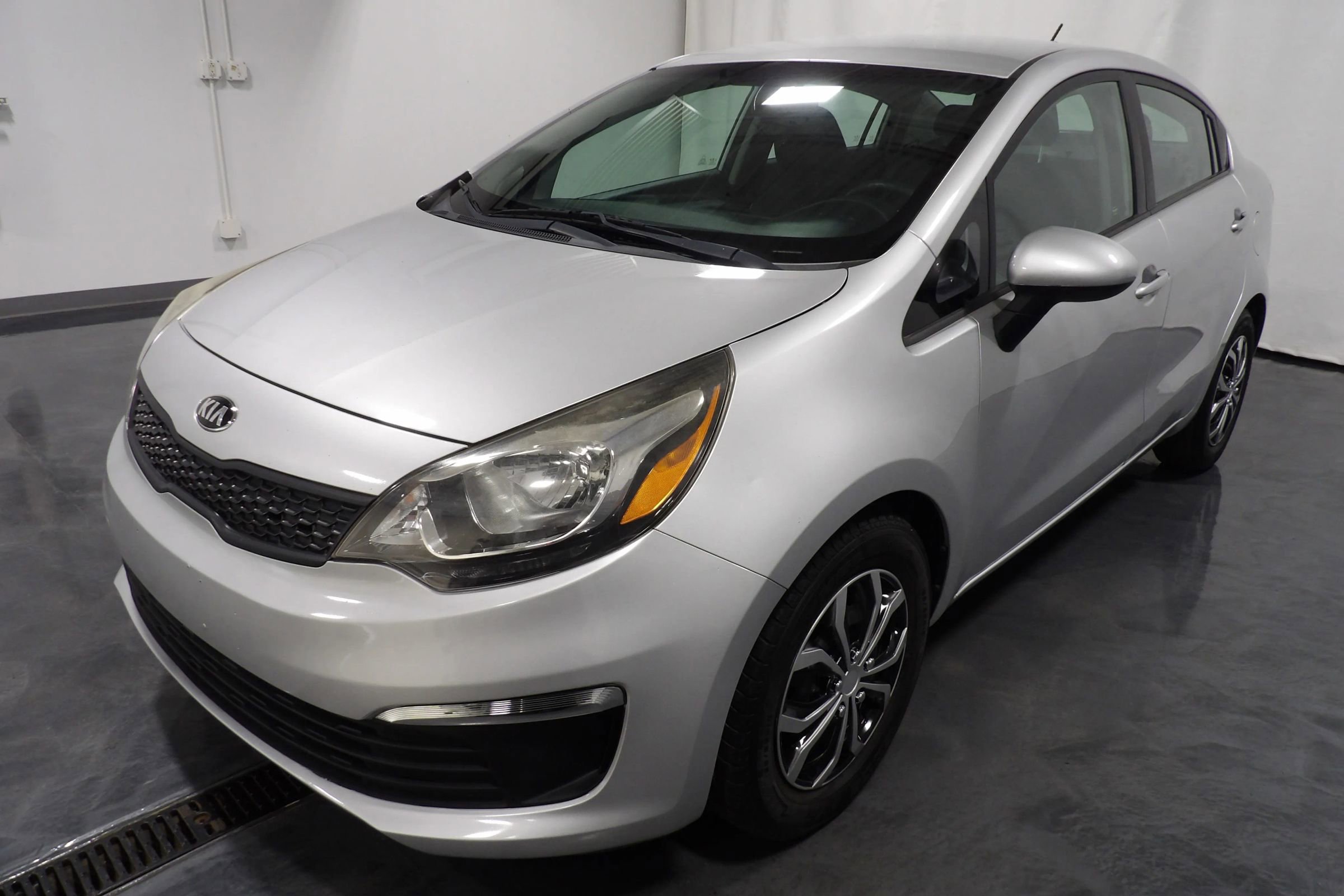 Used 2017 Kia Rio LX w/ Power Package FWD image 3