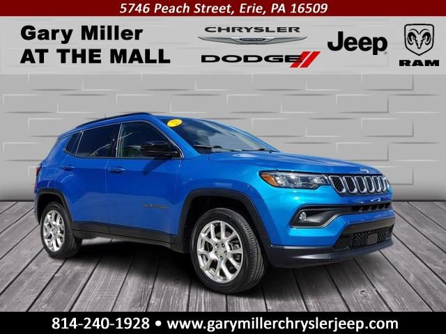 Used 2023 Jeep Compass Latitude AWD/4WD image 1