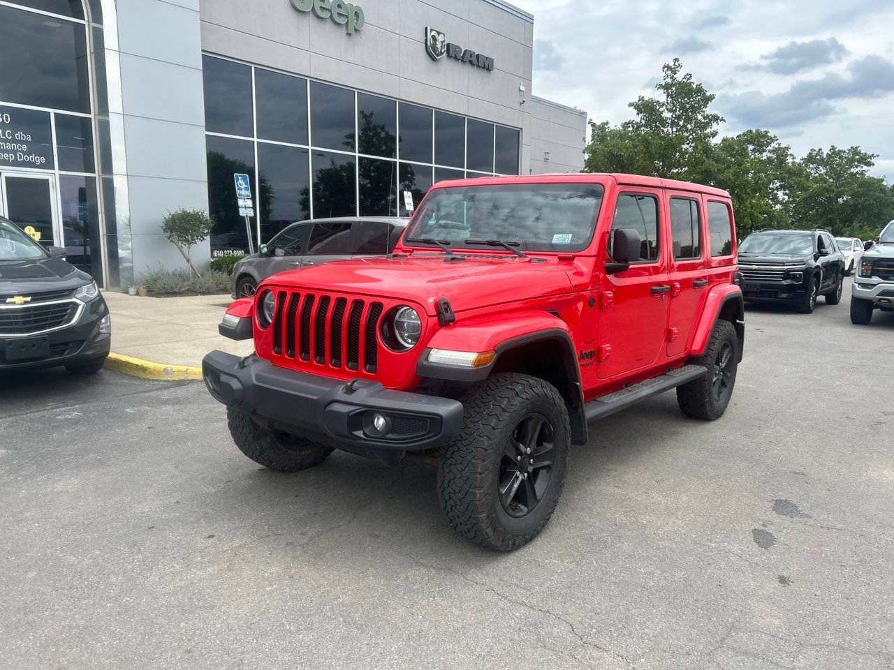 Used 2021 Jeep Wrangler Unlimited Sahara AWD/4WD image 7