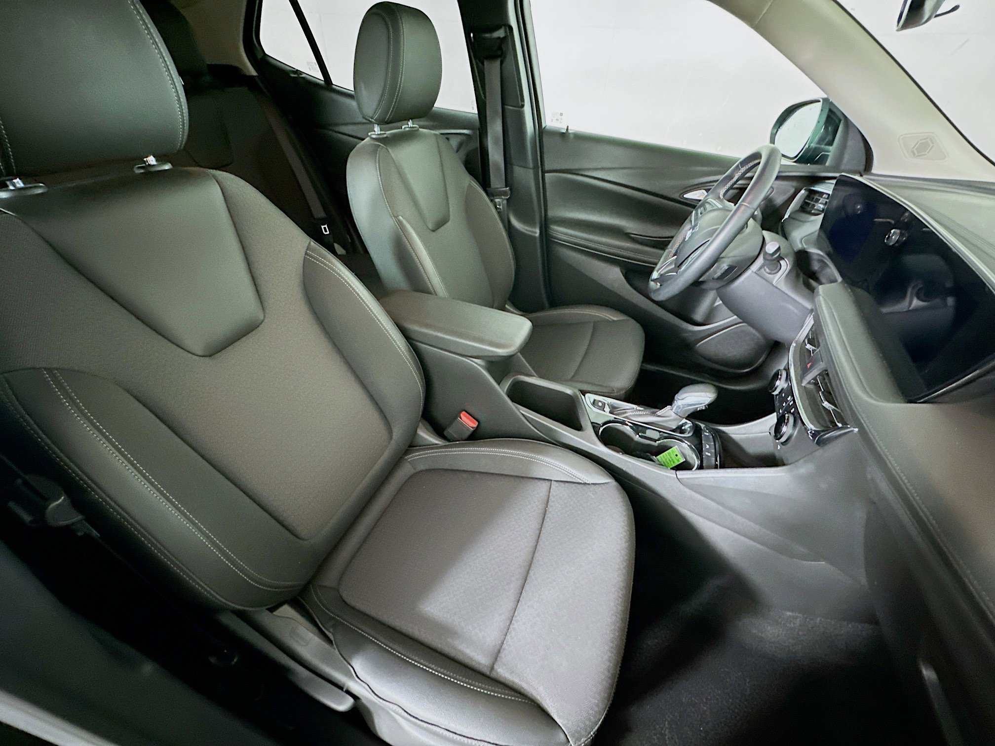 Used 2025 Buick Encore GX Preferred image 29