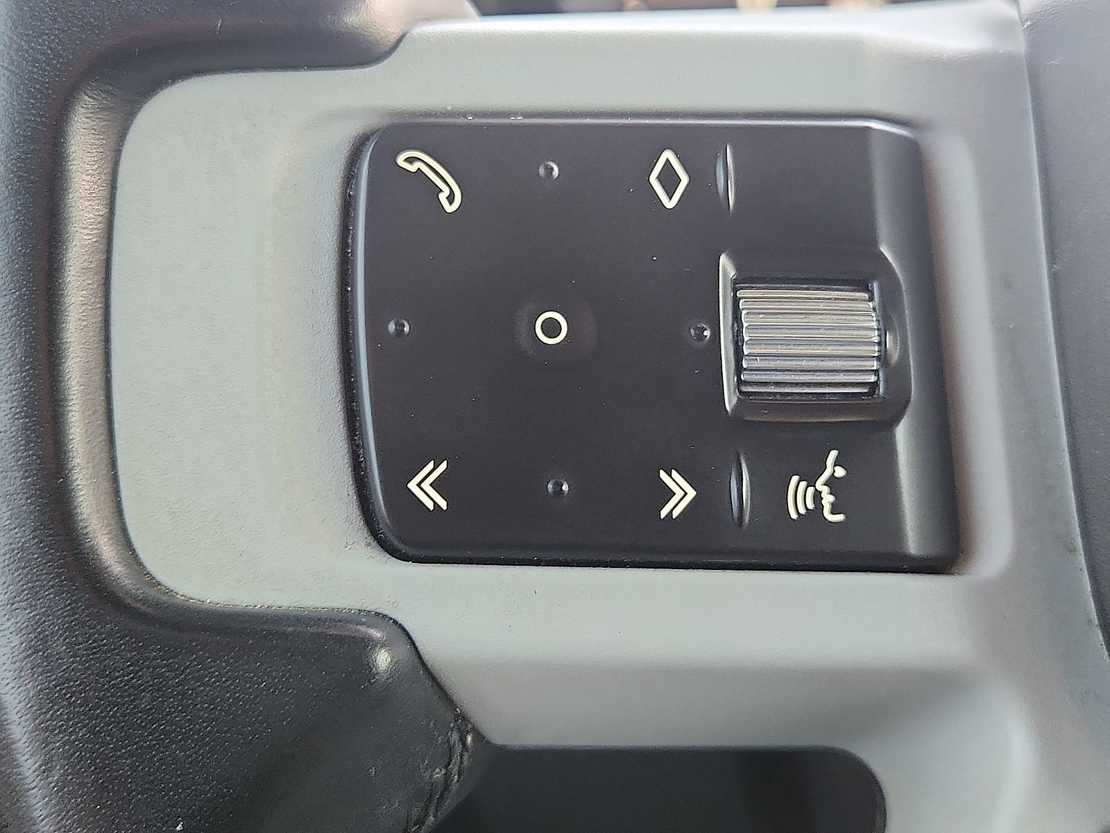Used 2022 Land Rover Defender 110 X-Dynamic HSE AWD/4WD image 17