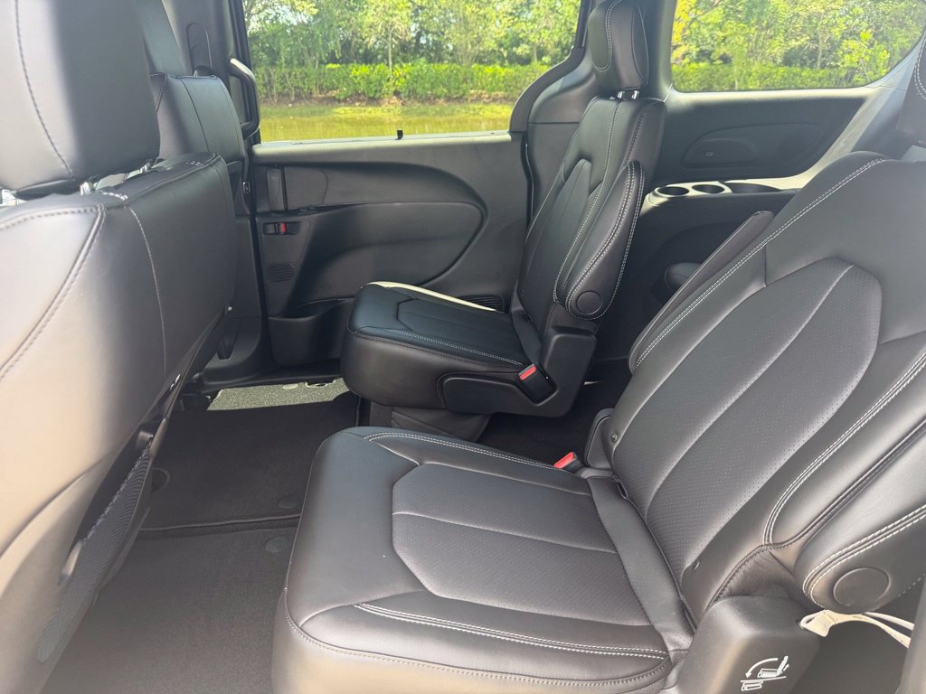 New 2027 Chrysler Pacifica Select w/ Family Tech Group FWD image 27