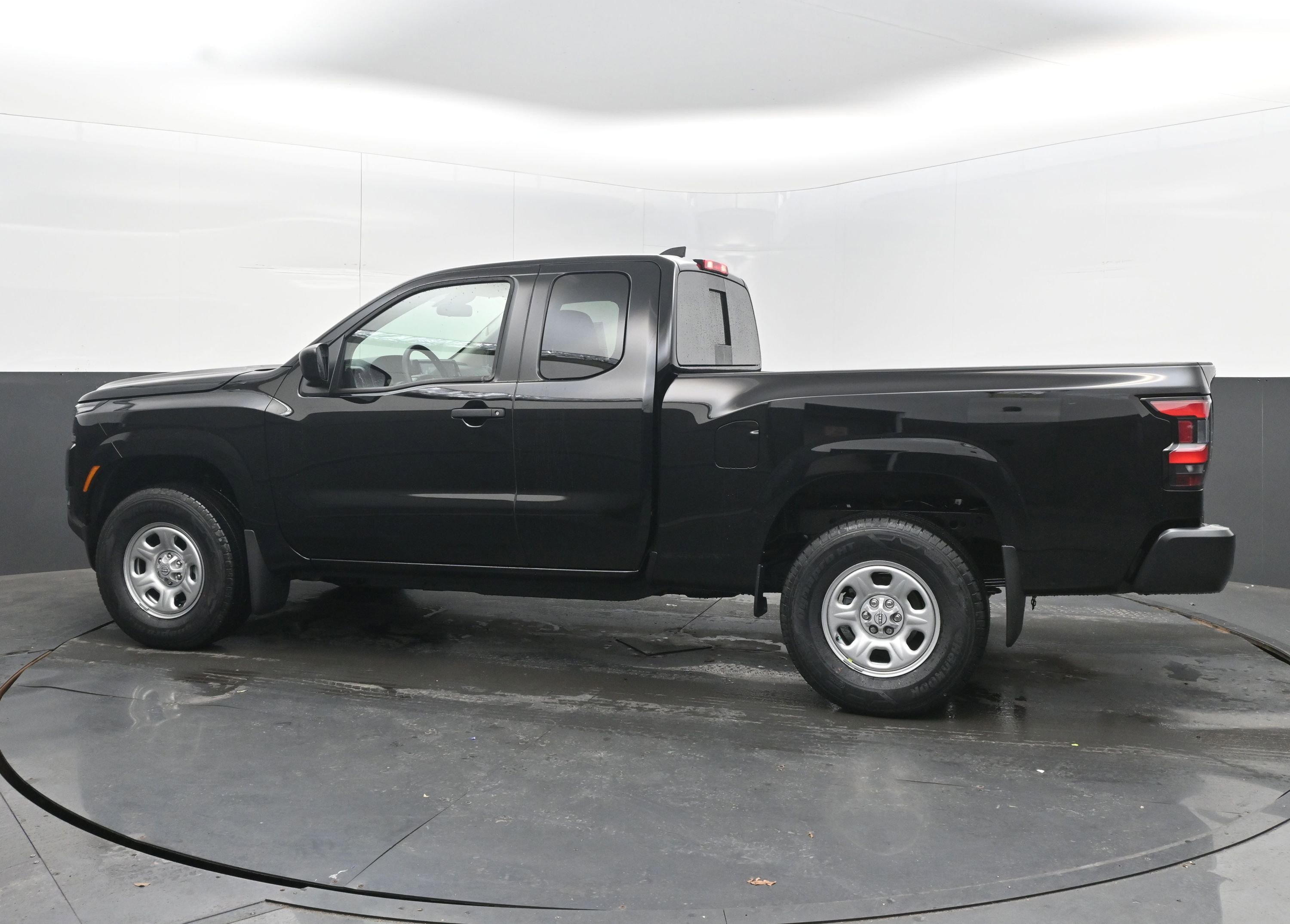 New 2026 Nissan Frontier S image 5