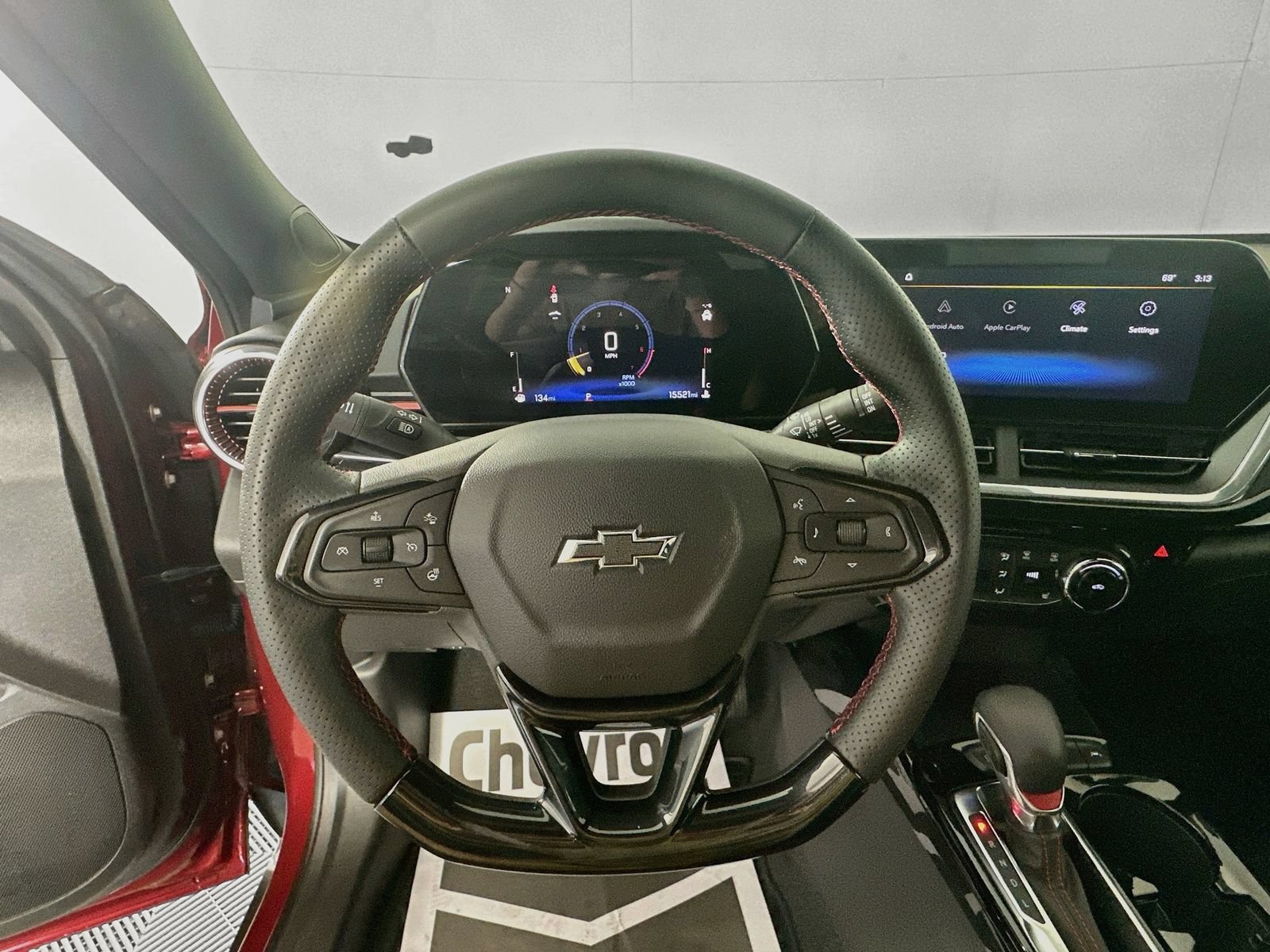 Used 2024 Chevrolet Trax RS w/ Sunroof Package FWD image 11