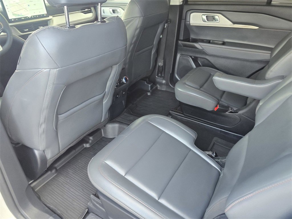 Used 2025 Ford Explorer Active w/ Active Comfort Package image 14