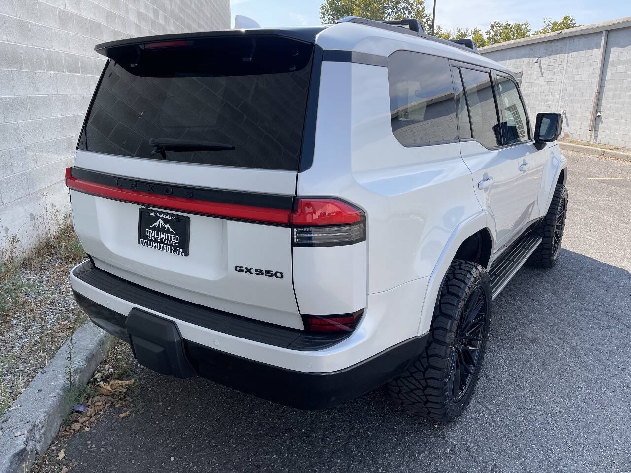 Used 2024 Lexus GX 550 w/ Accessory Package (Z1) AWD/4WD image 26