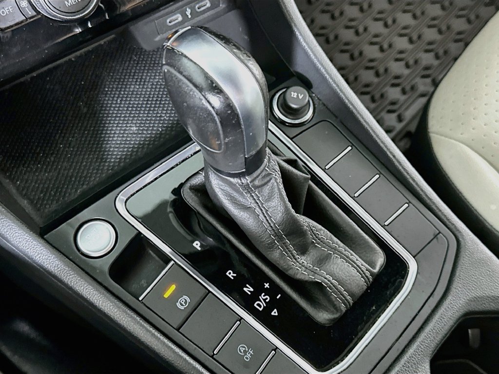 Used 2020 Volkswagen Jetta R-Line FWD image 31