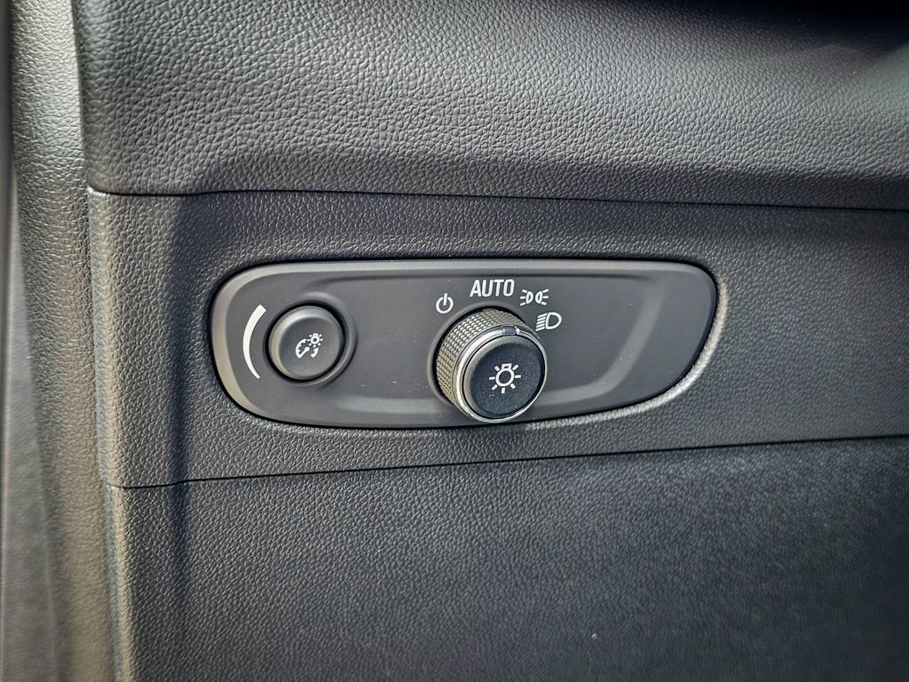 Certified 2023 Buick Envision Essence w/ Sport Touring Package image 15