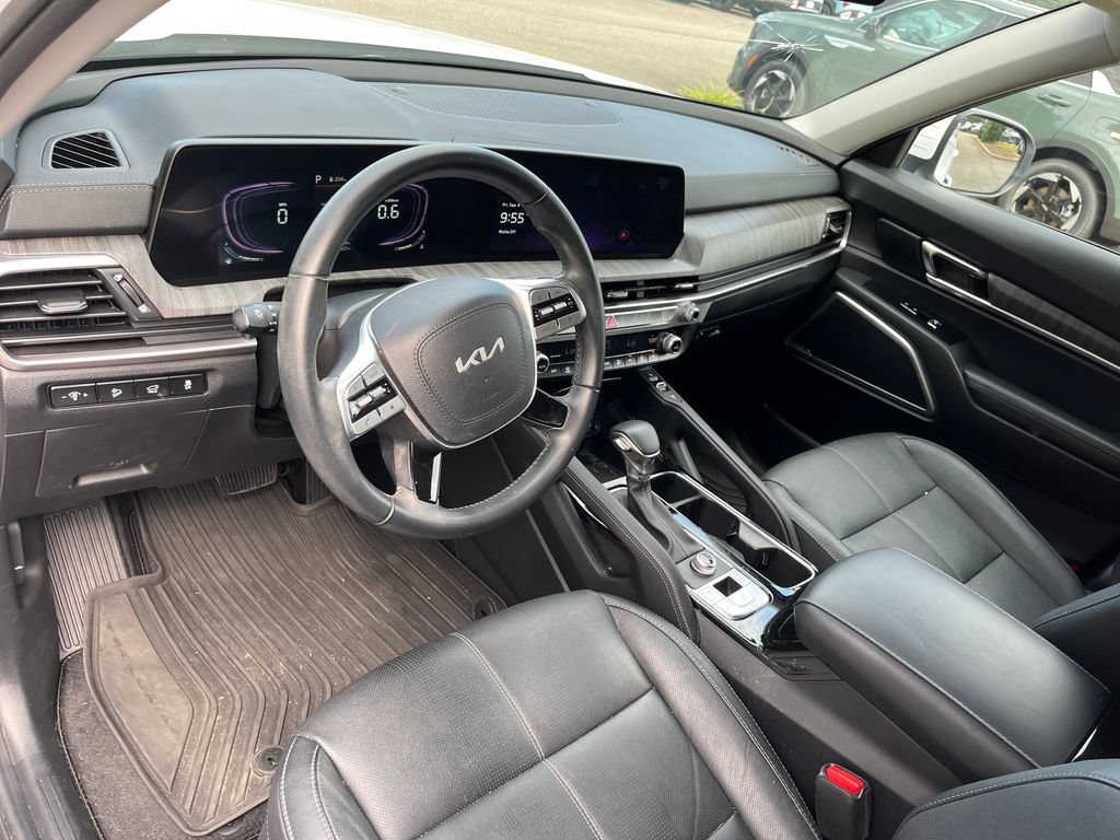 Used 2024 Kia Telluride EX w/ EX Captain's Chair Package FWD image 11