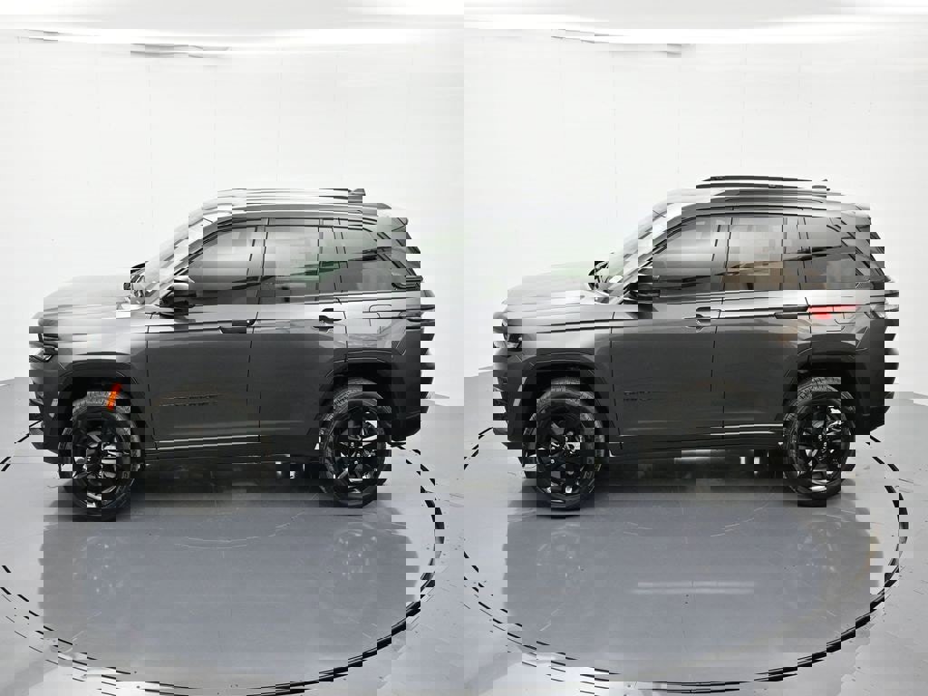 New 2025 Jeep Grand Cherokee Limited w/ Black Appearance Package image 32