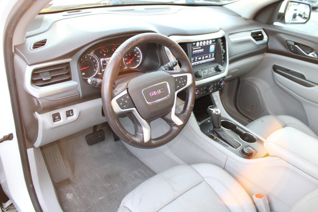 Used 2017 GMC Acadia SLT image 13