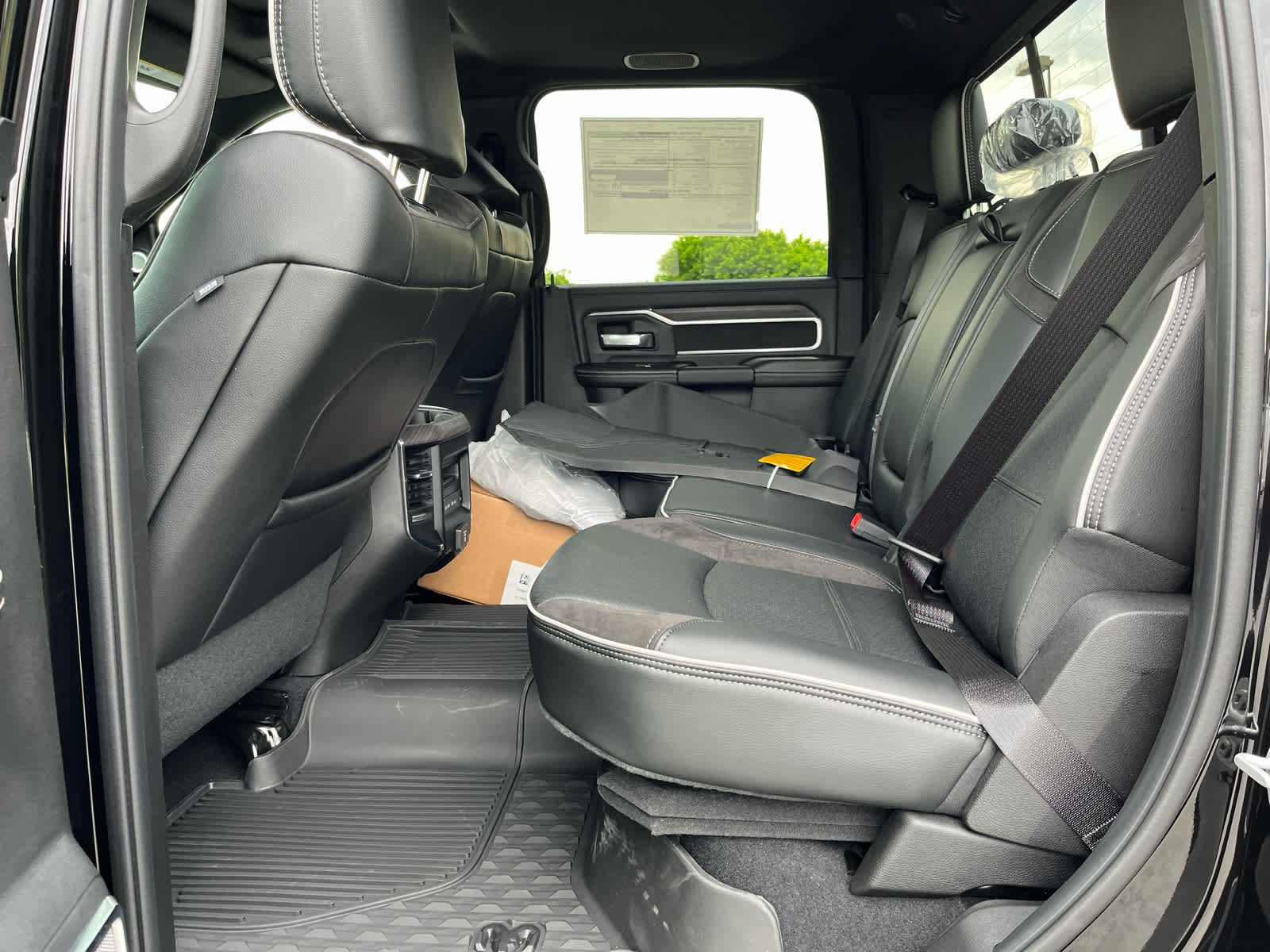 New 2026 RAM 3500 Laramie AWD/4WD image 26