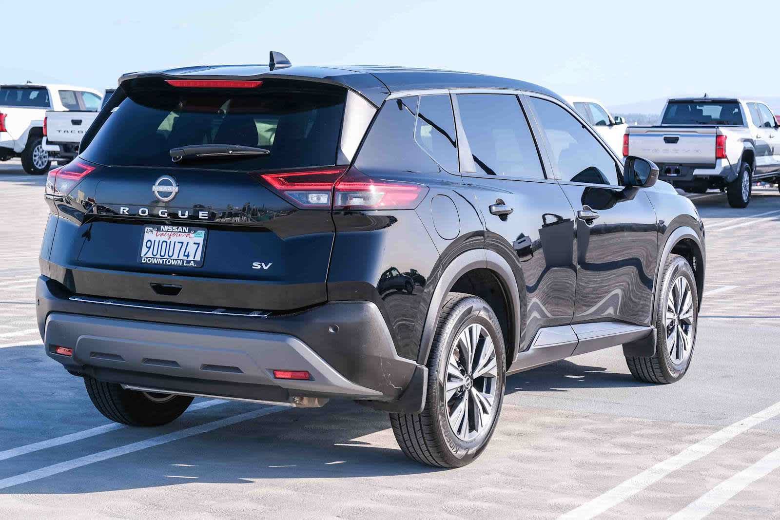Used 2023 Nissan Rogue SV FWD image 4