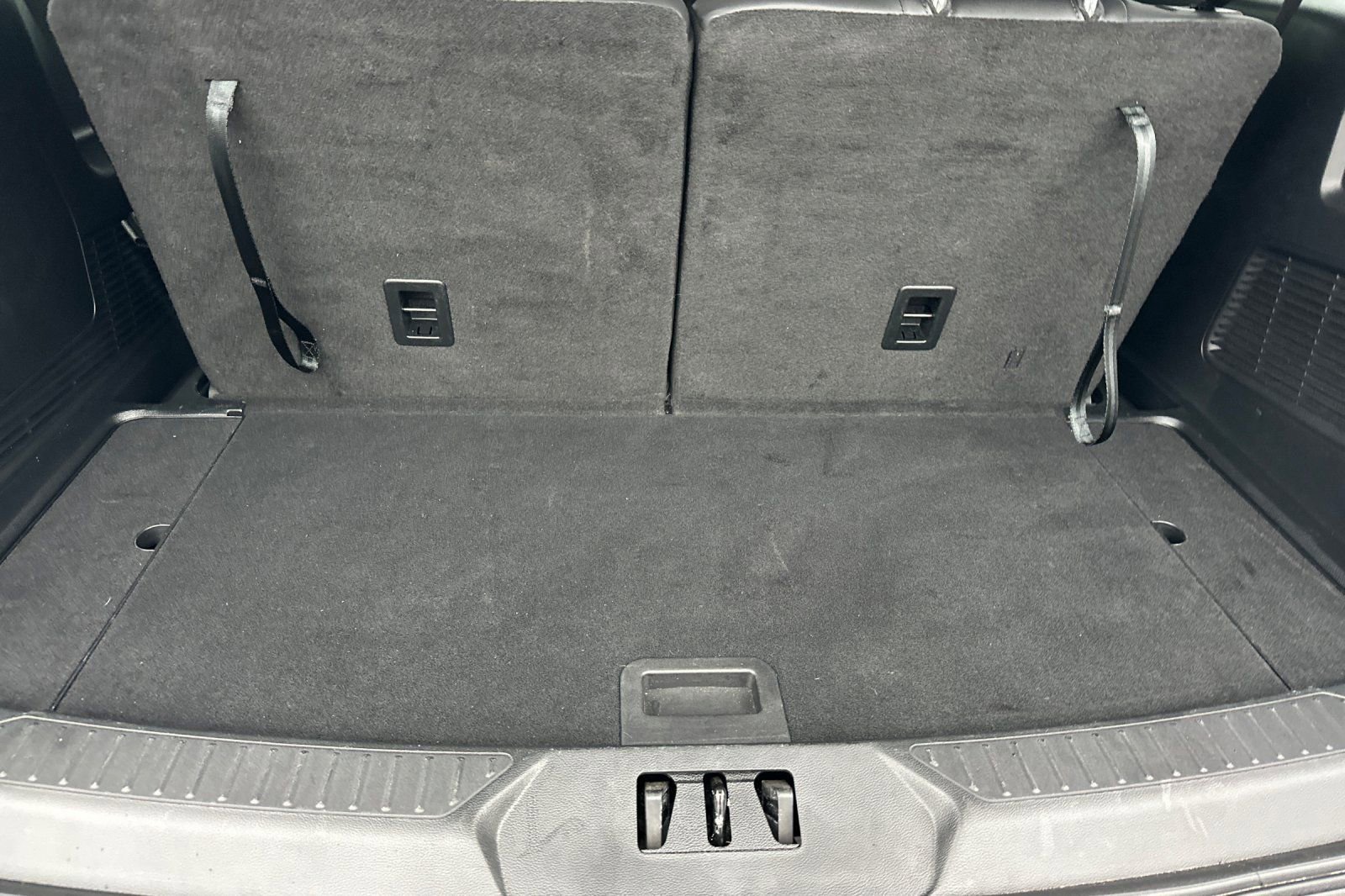 Used 2023 Ford Explorer XLT w/ Equipment Group 202A image 14