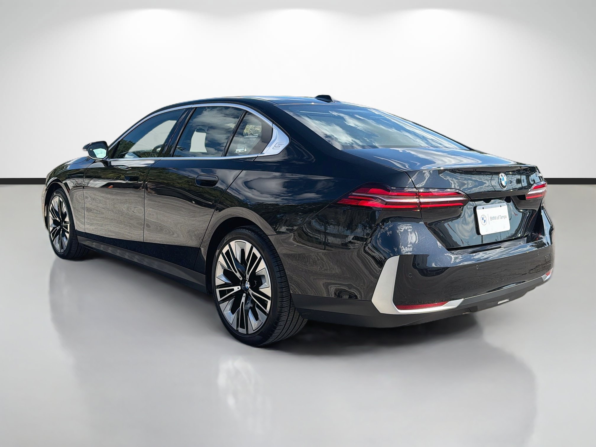 Used 2025 BMW 530i RWD image 5