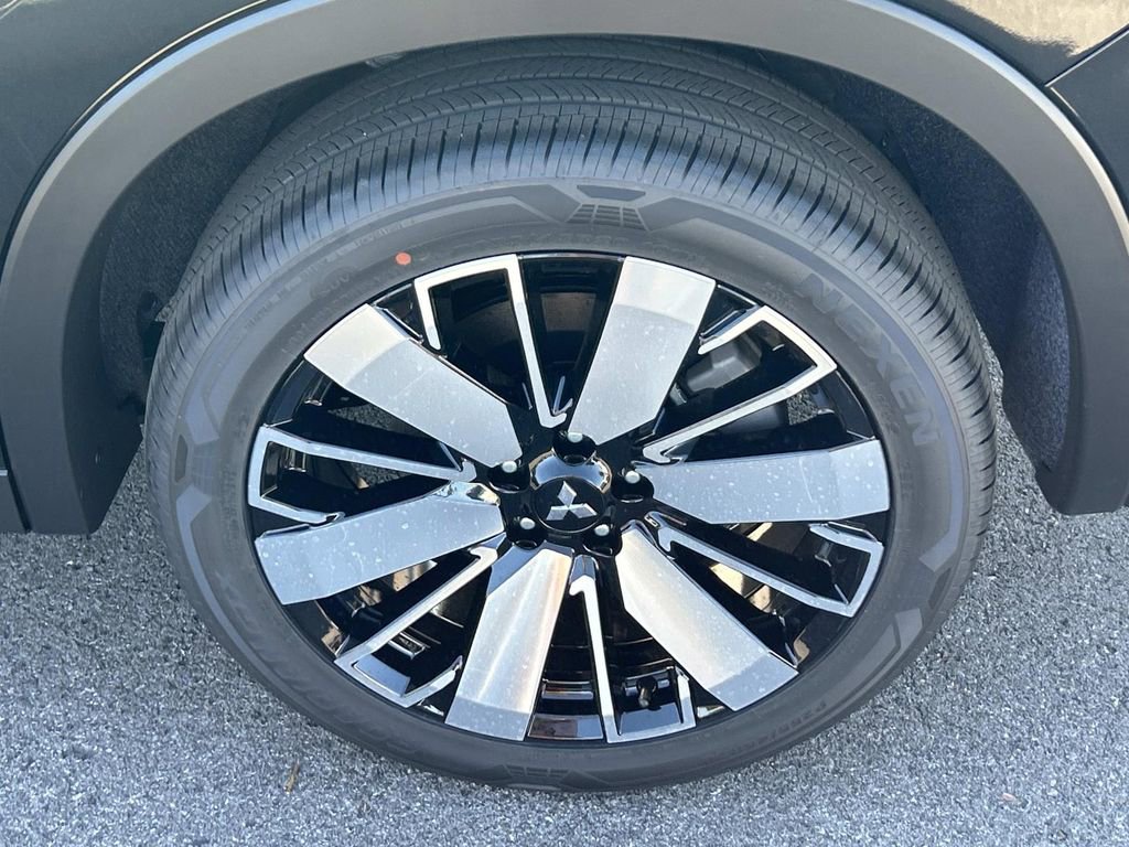 New 2025 Mitsubishi Outlander SE image 13