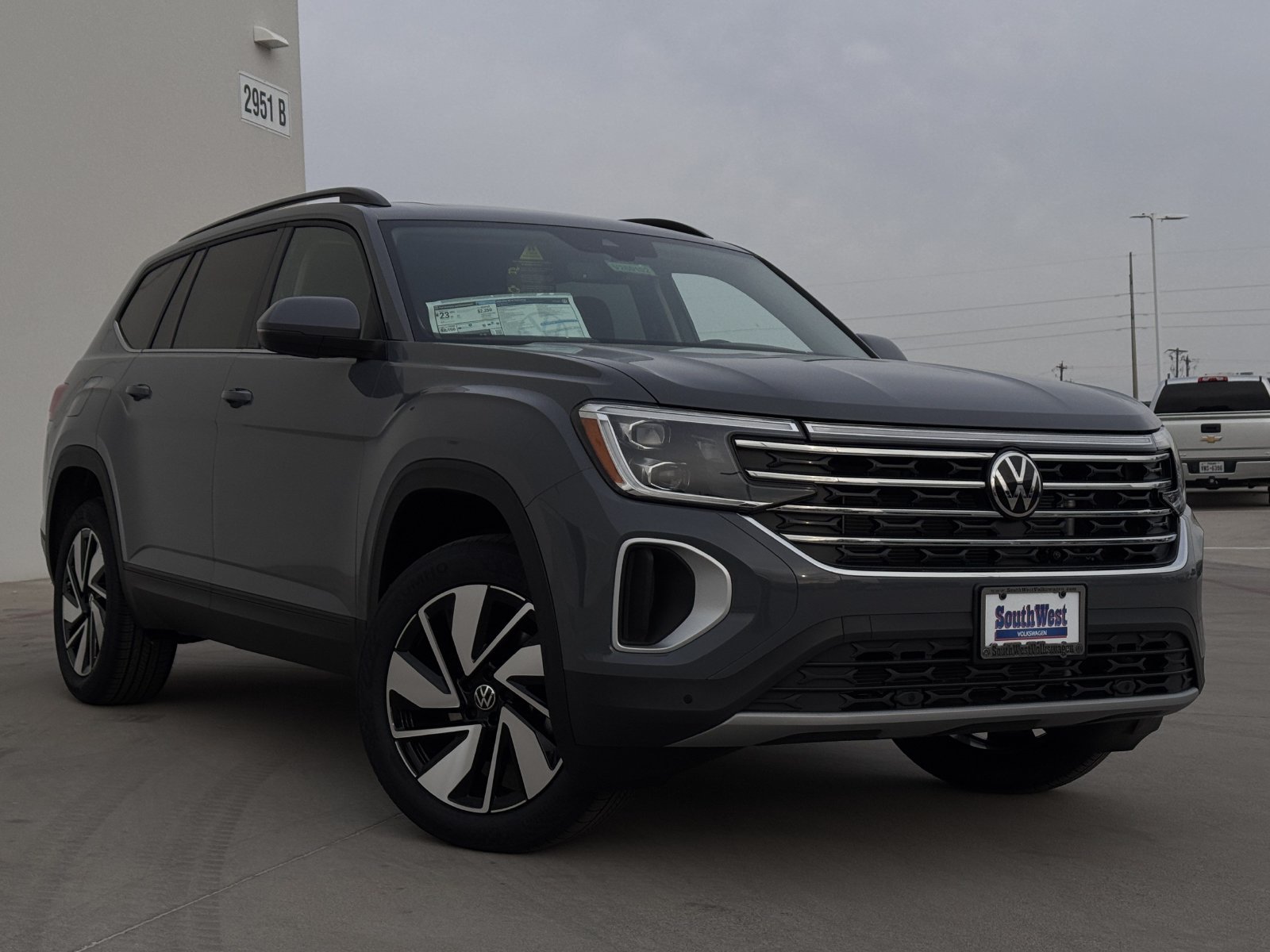New 2026 Volkswagen Atlas SE FWD image 2