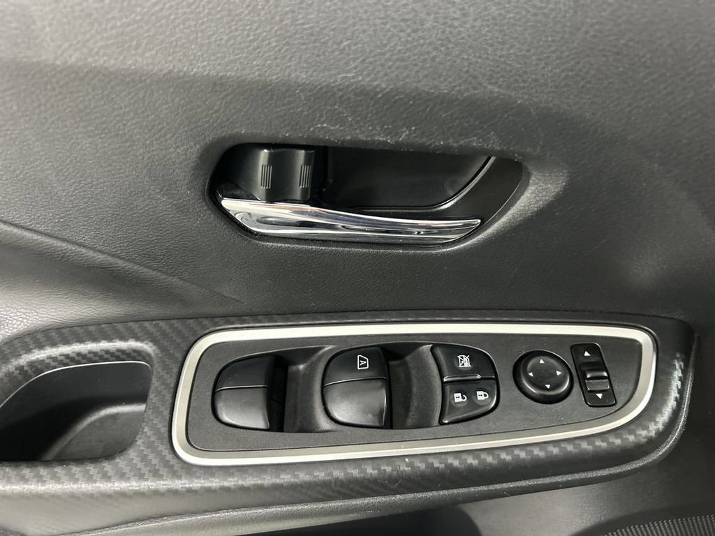 Used 2020 Nissan Versa SR w/ Convenience Package FWD image 11
